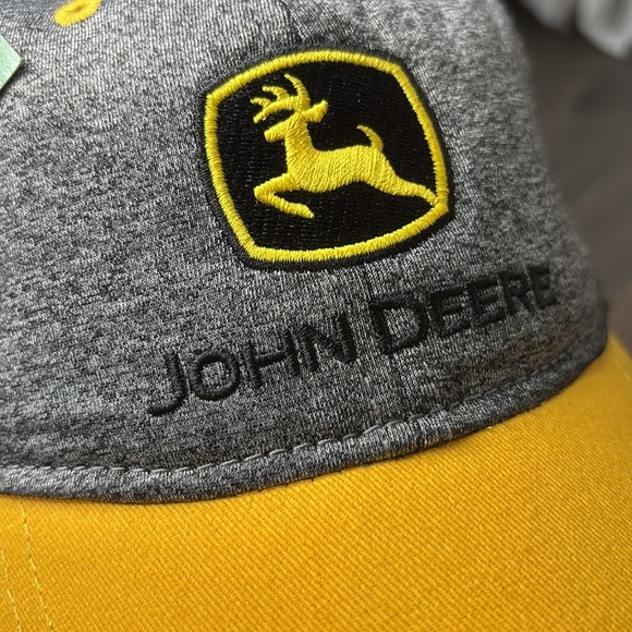 John Deere Velcro back,embroidered logo,6 vent panel,baseball/trucker hat - Picture 2 of 8